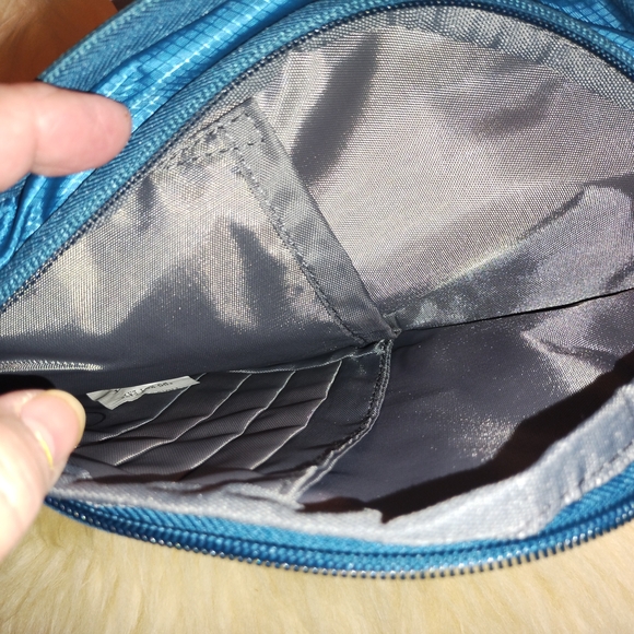 Travelon Essentials Slim Crossbody - Picture 4 of 6